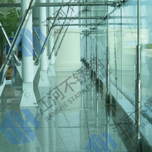 无孔驳接式玻璃幕墙的安装形式及其特点